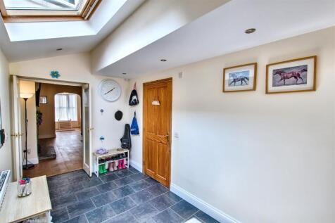 Area leading to Kitchen and Bathroom