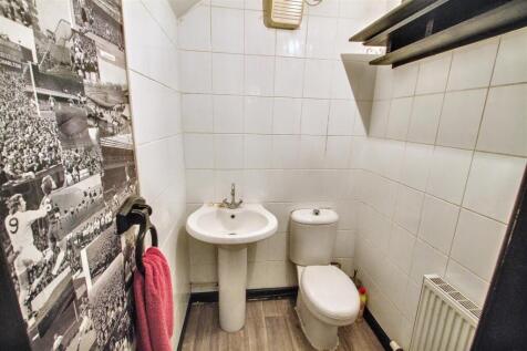 W/C with sink