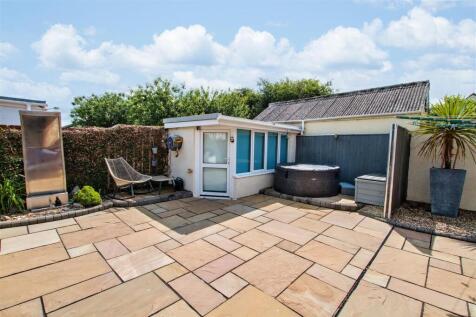Rear Garden and Hot Tub Space