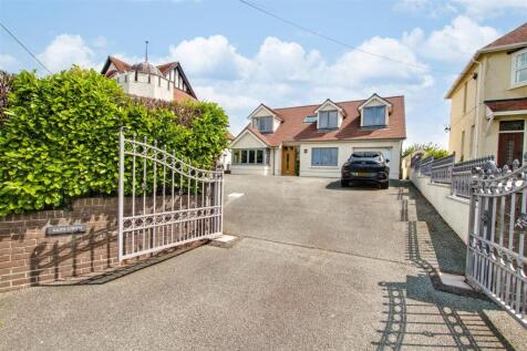 Entrance and drive into property
