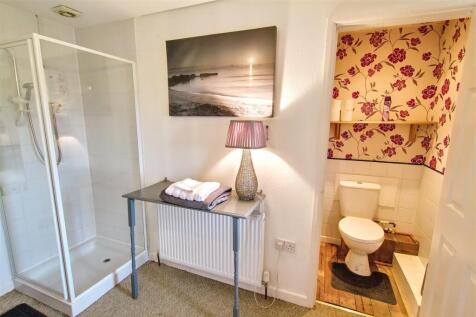 WC in Bedroom 3