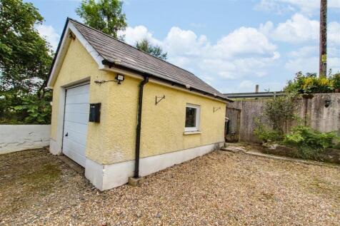 Detached Garage