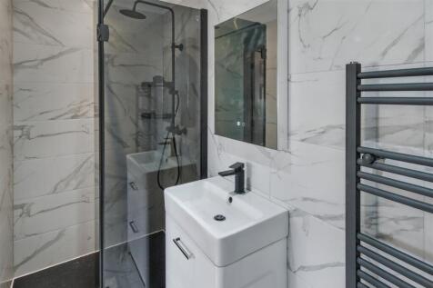 Master Bedroom En-Suite