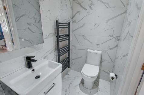 Master Bedroom En-Suite