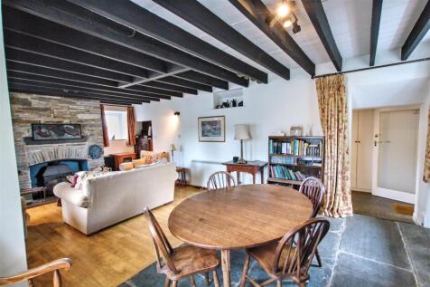 lounge/dining room