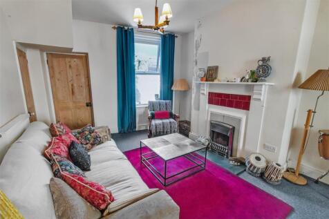 Sitting room/diner area