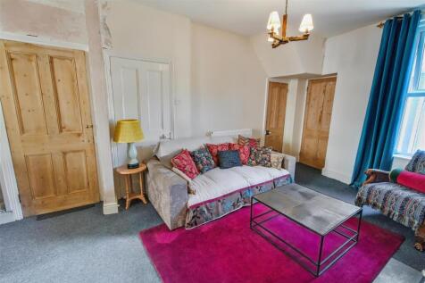 Sitting room/diner area