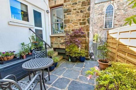 Rear courtyard garden