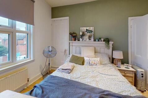 Student Digs - Shaft