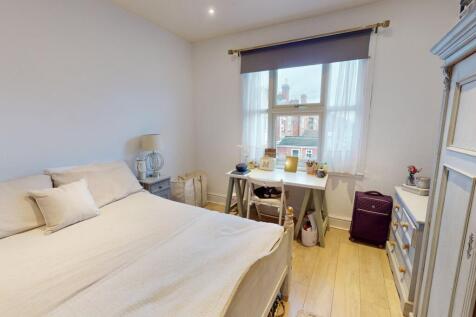 Student Digs - Shaft