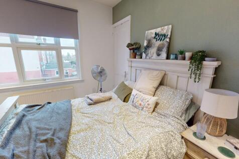 Student Digs - Shaft