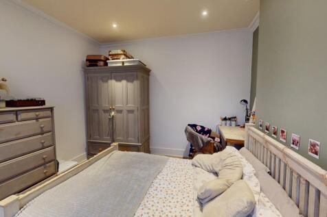 Student Digs - Shaft