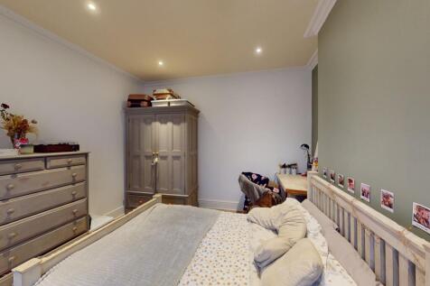 Student Digs - Shaft