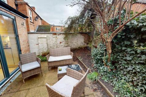 Student Digs - Shaft