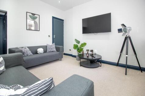 Student Digs - Queen