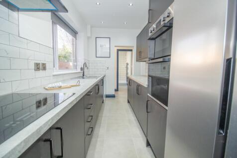 Student Digs - Queen