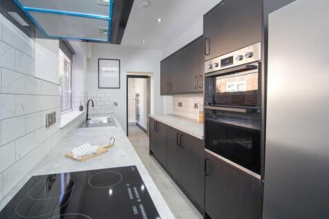 Student Digs - Queen