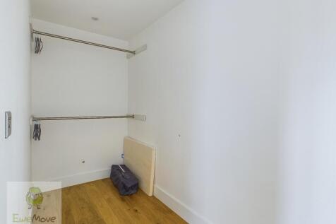 Walk-In Wardrobe