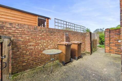 Storage and Access For Ground Floor and Upper Mais