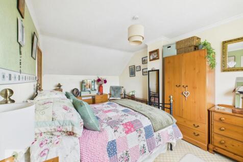 Bedroom With Built In Wardrobe