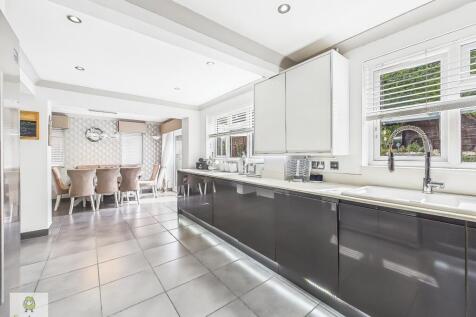 Kitchen Into Family Area