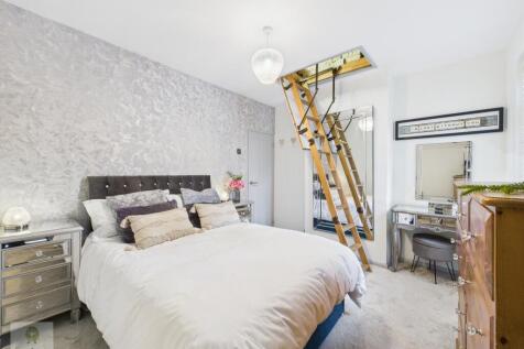 Bedroom Showing Loft Ladder