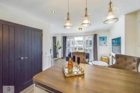 Breakfast Area Into Family Area