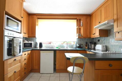 Kitchen (2).JPG