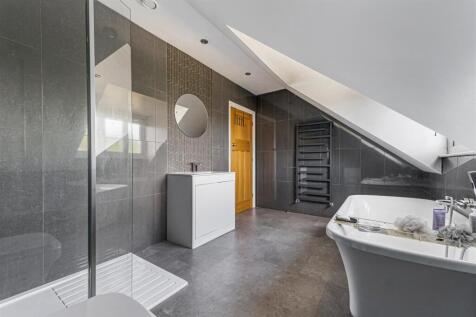 Spacious Family Bathroom