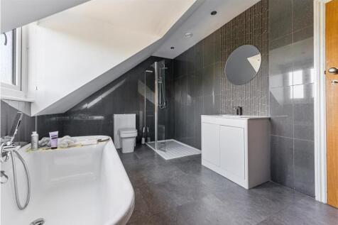 Spacious Family Bathroom