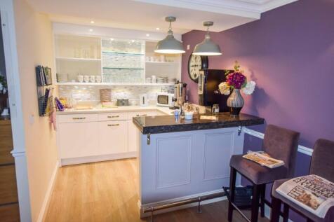 Owners Lounge &amp; Coffee Bar