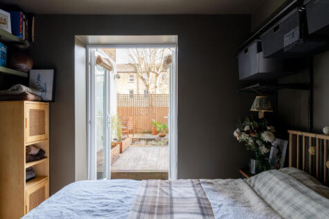 258433 - Lordship Lane, London SE22 - high res ...
