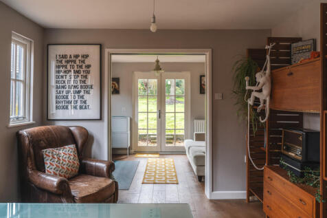 264527 - ClophillDeliveryOffice_HighRes-33.jpg