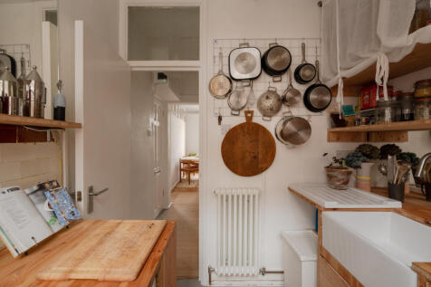 264822 - Peabody Estate, Camberwell Green SE5 -...