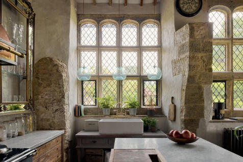 220510 - New Place Manor, Pulborough, RH20 21.jpg