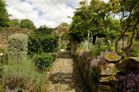 220549 - New Place Manor, Pulborough, RH20 60.jpg