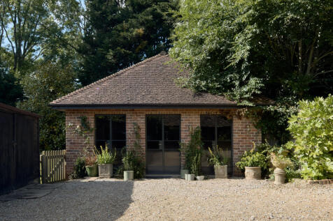 220552 - New Place Manor, Pulborough, RH20 63.jpg