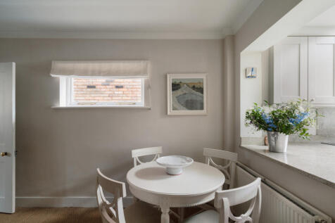 308307 - HIGH-STREET-KIMPTON-16.jpg