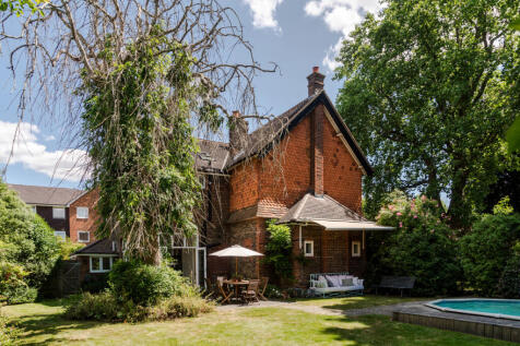 296547 - 19 Wimblehurst Road-65.jpeg