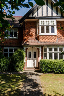 296489 - 19 Wimblehurst Road-7.jpeg
