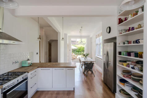 296536 - 19 Wimblehurst Road-54.jpeg