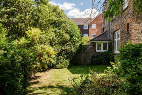 296543 - 19 Wimblehurst Road-61.jpeg