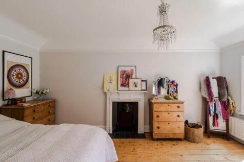 296496 - 19 Wimblehurst Road-14.jpeg