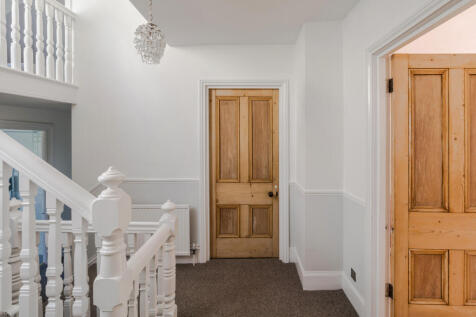 296502 - 19 Wimblehurst Road-20.jpeg
