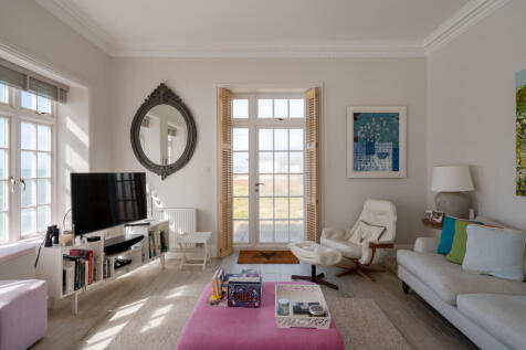 310390 - The White House, Westover Road SO41 - ...