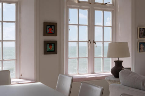 310414 - The White House, Westover Road SO41 - ...