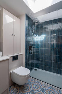 310408 - The White House, Westover Road SO41 - ...