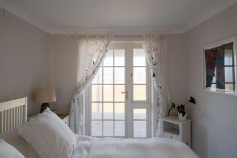 310407 - The White House, Westover Road SO41 - ...