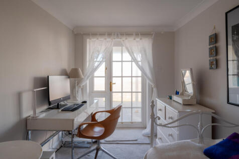 310404 - The White House, Westover Road SO41 - ...