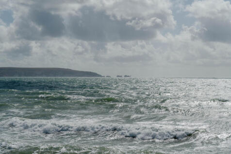 310429 - The White House, Westover Road SO41 - ...